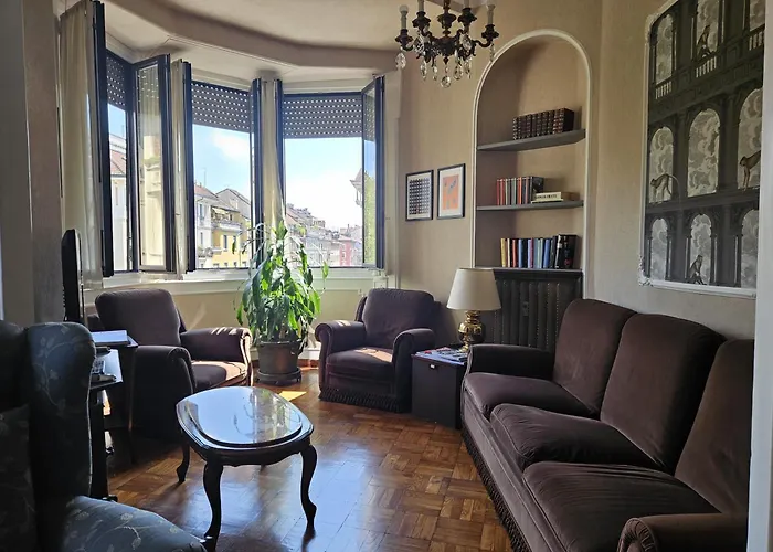 Homegallery - Elegante Appartamento Milanese